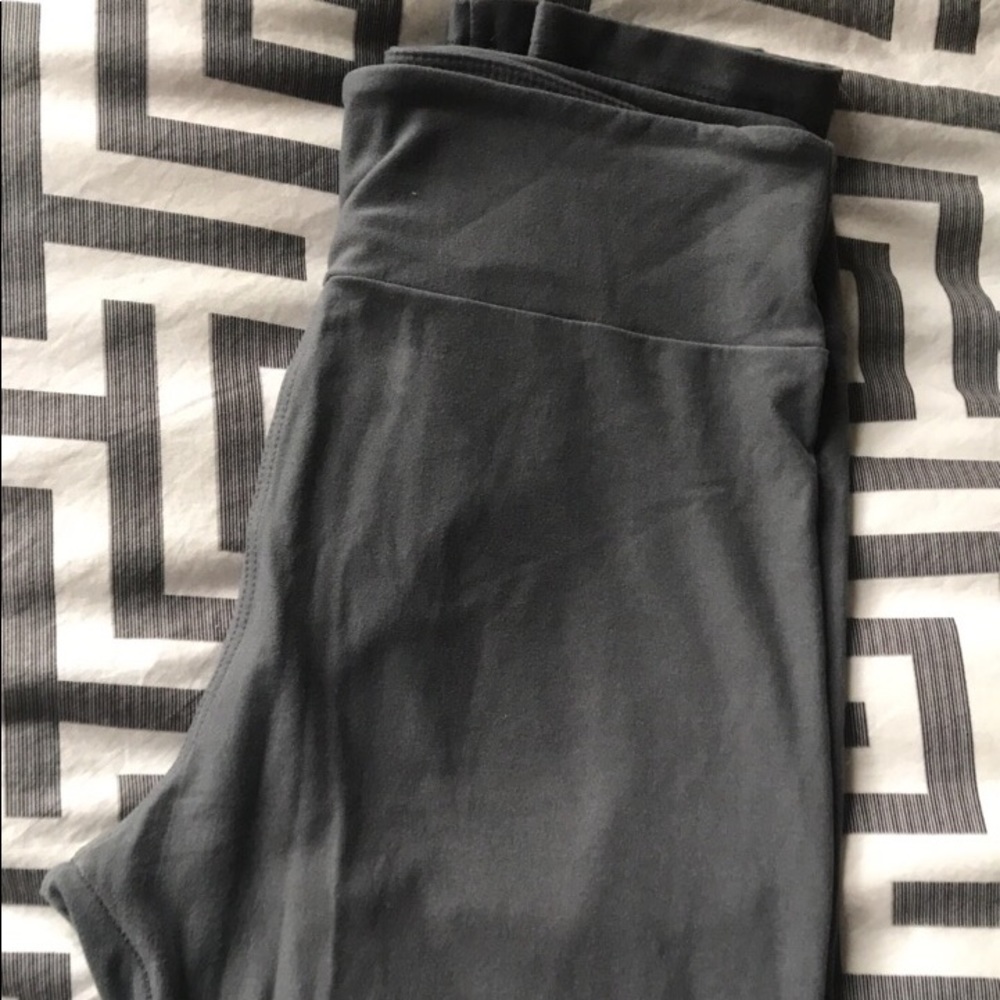 LulaRoe one size charcoal legging